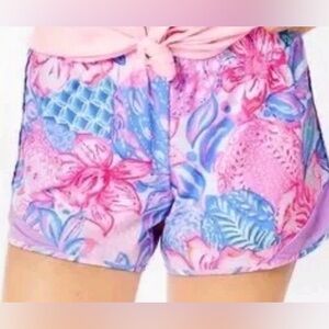 Lilly Pulitzer Luxletic 4” pull on shorts
Like new!